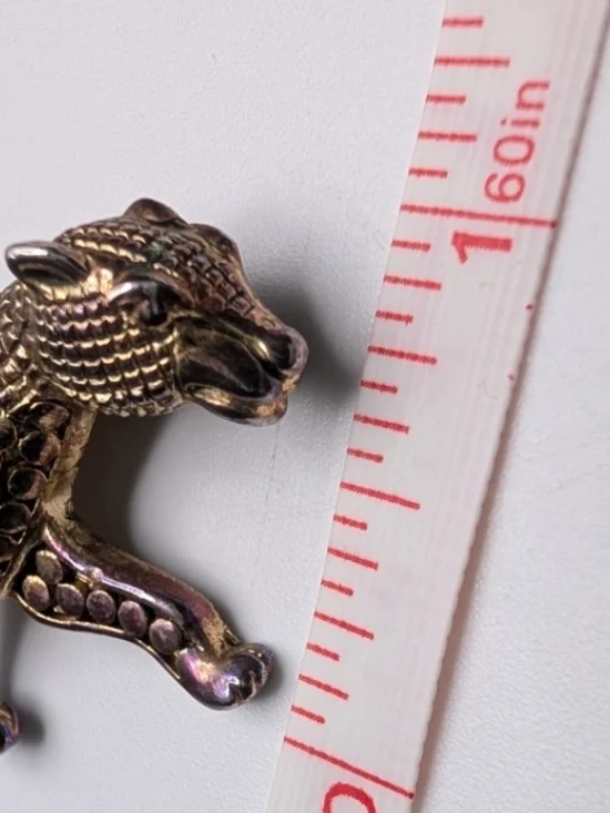 Vintage Brass-Tone Leopard Brooch Pin in Iridescent Bronze - Picture 2 of 4